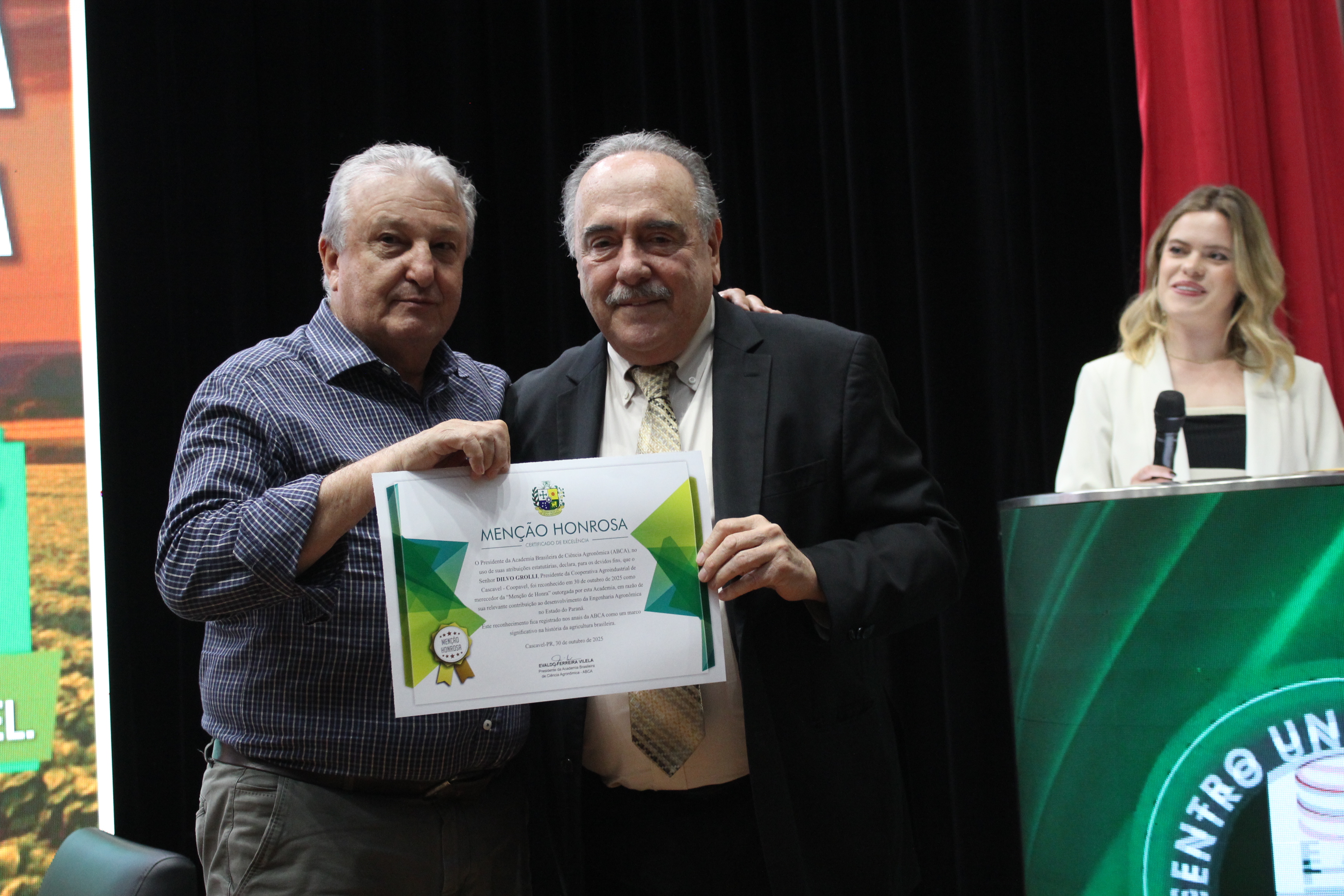 Dilvo recebe Menção Honrosa da ABCA por sua contribuição para a Agronomia