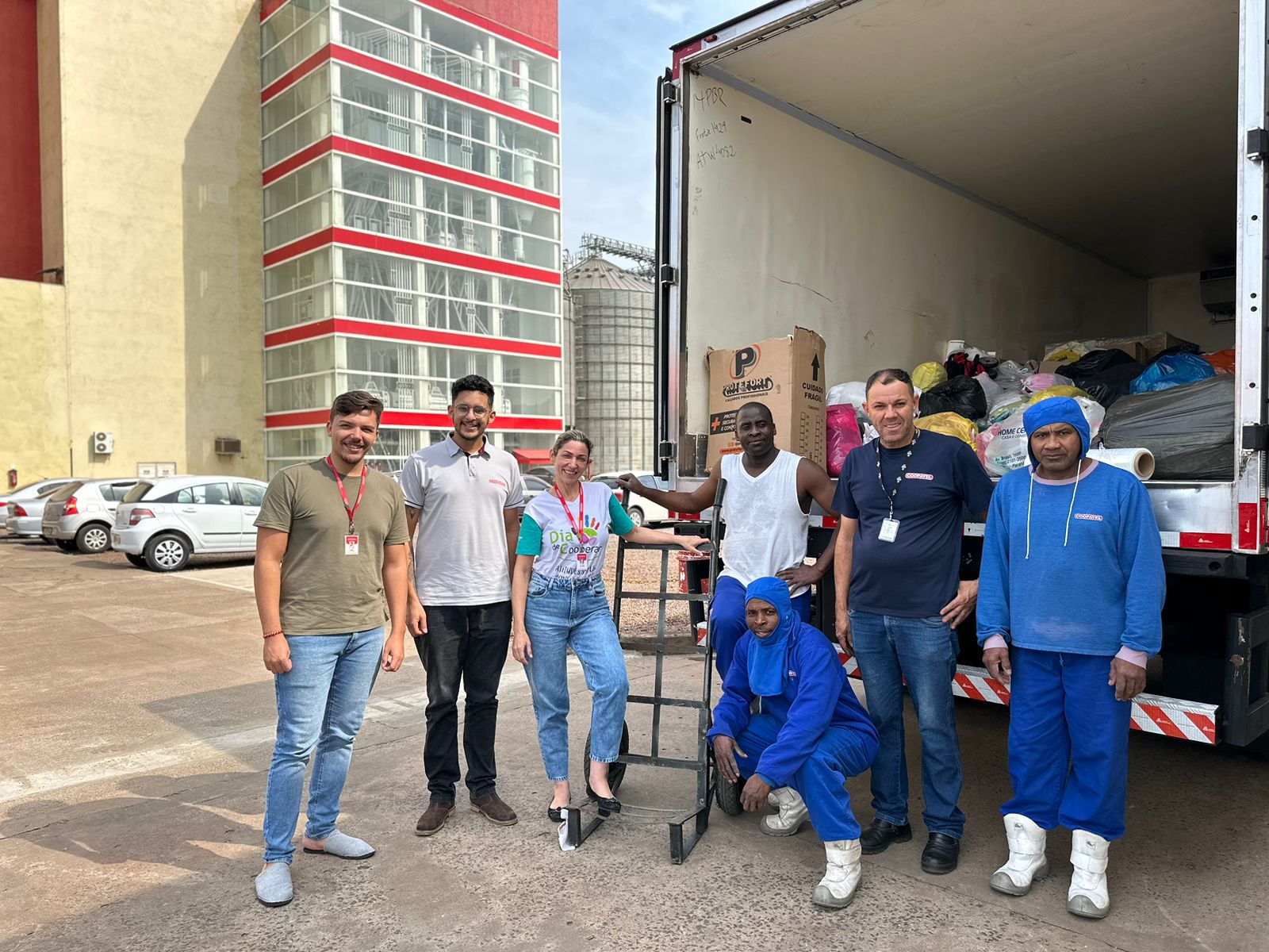 Coopavel envia 5º caminhão com donativos a vítimas de enchentes
