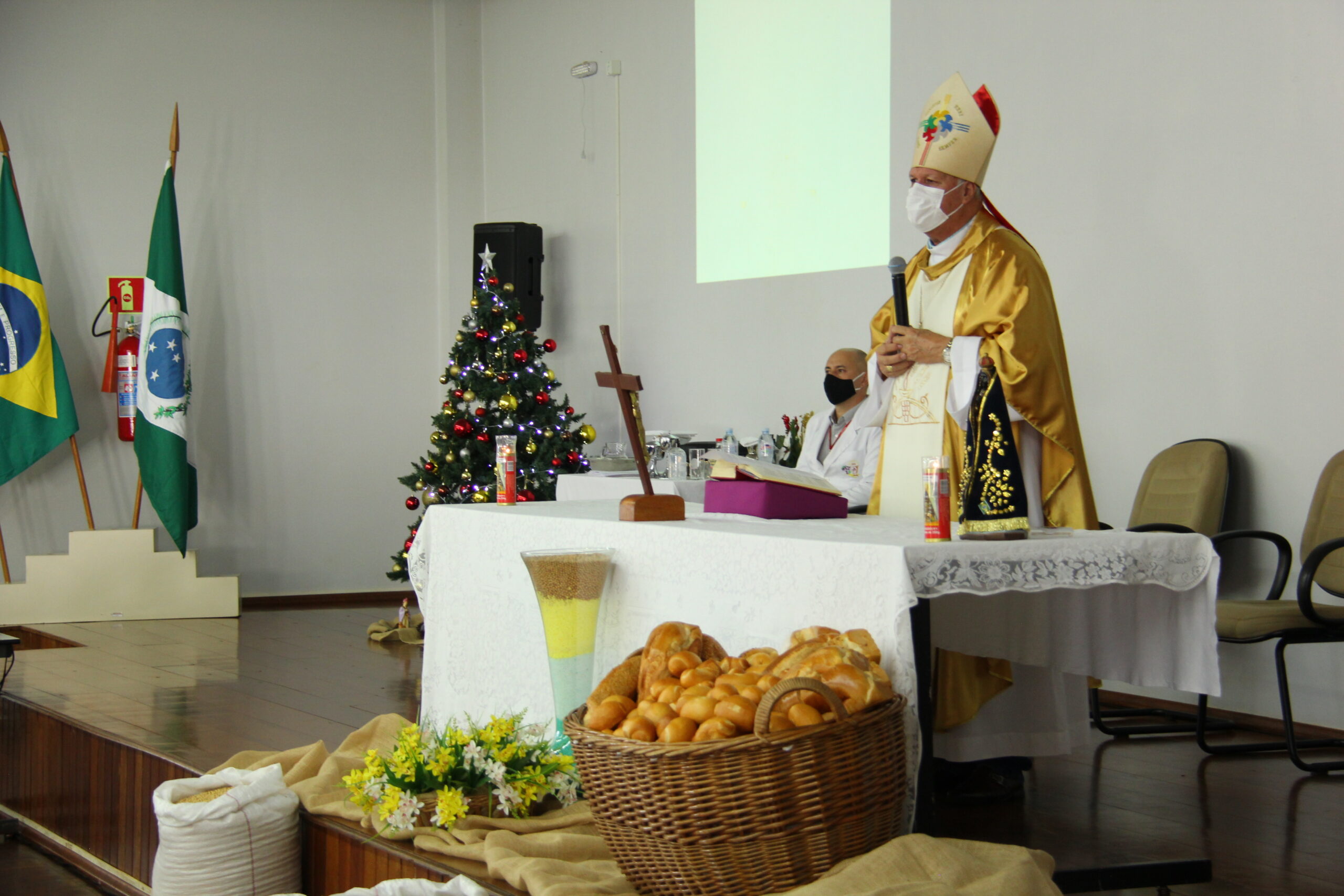 Coopavel faz homenagem a fundadores e a dez dos seus colaboradores mais antigos