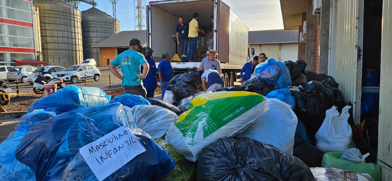 Coopavel envia quarta carreta com donativos as vítimas de inundações