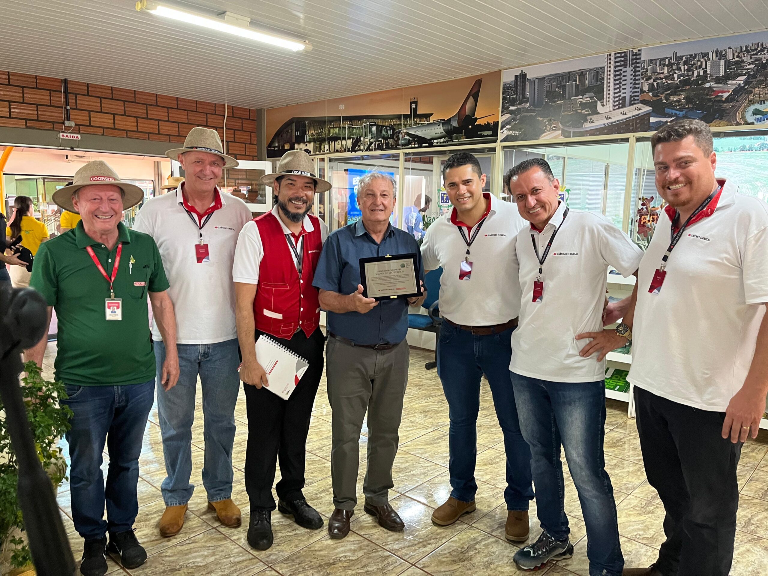 Sumitomo Chemical entrega placa a Dilvo pelo sucesso do Show Rural