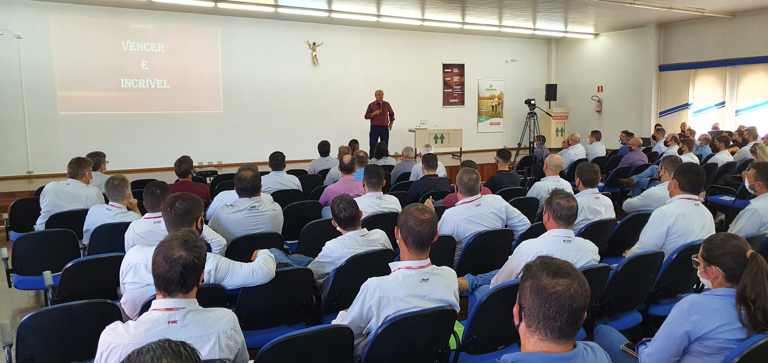 Coopavel envolve gerentes e líderes em evento sobre gestão e inovação