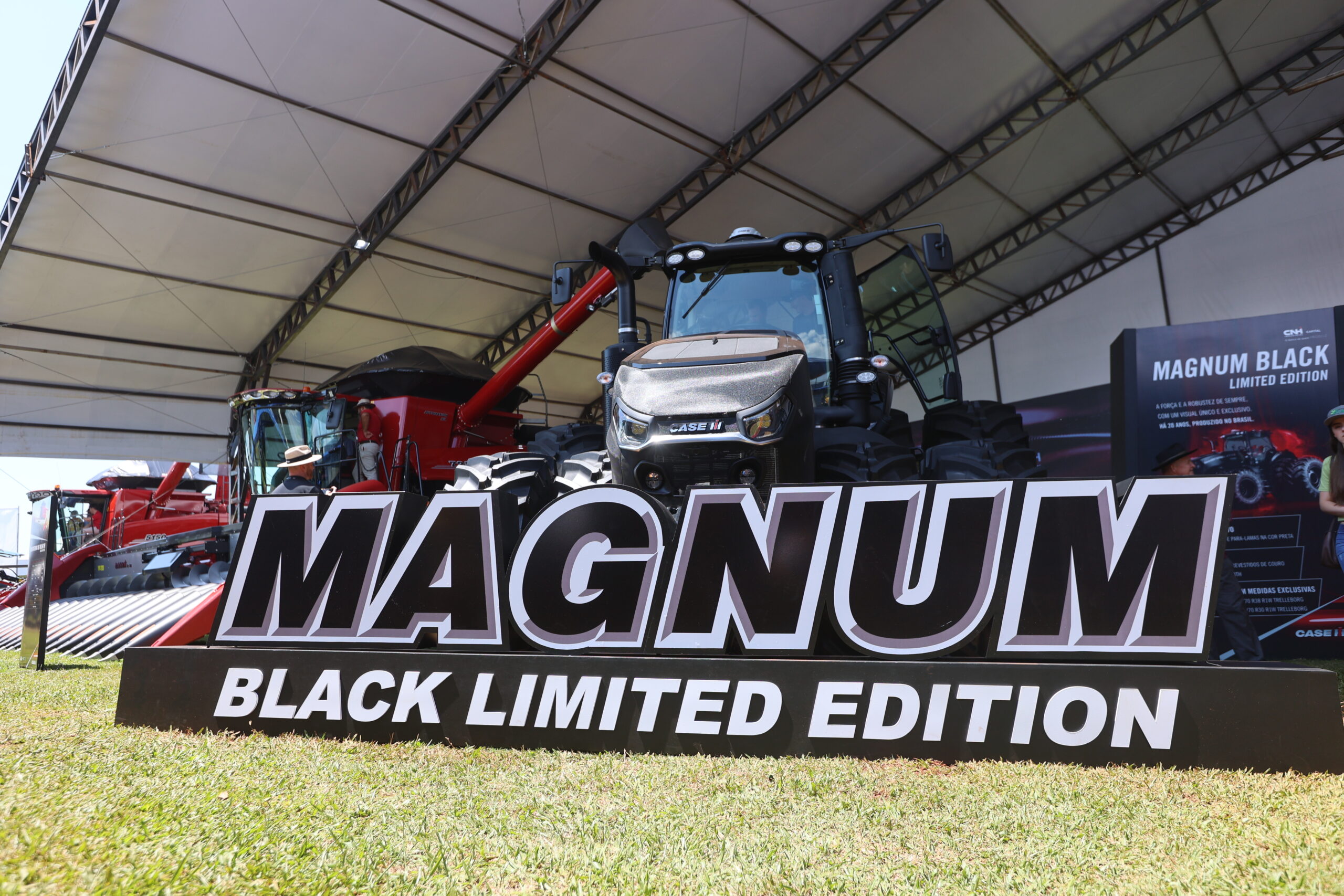 Magnum Black Limited Edition é destaque da Case IH na Coopavel