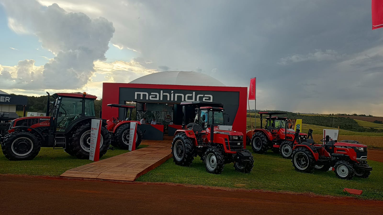 Mahindra retorna ao Show Rural e vende mais de dez tratores apenas no primeiro dia de evento